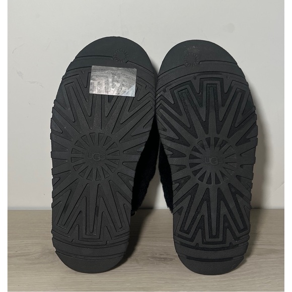 UGG Funkette Women’s Black Fluff Platform Shoes SZ 9 - Picture 9 of 9